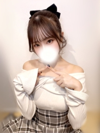 月原 150cm C罩杯 21歲  這麼嬌小的女性  真的能一次服務兩人嗎？